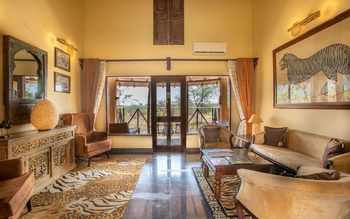 Bamboo Forest Safari Lodge: Bungalow - Lounge