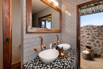 Hoodia Desert Lodge: Doppelwaschtisch