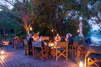 KaingU Safari Lodge: Main Deck