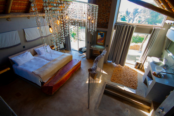 Naankuse Lodge: Bett und Bad