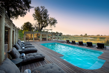 Nxabega Okavango Tented Camp: Lounge am Pool