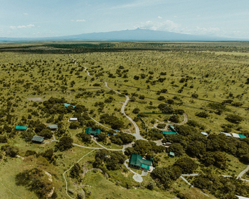Porini Rhino Camp: Luftbild mit Mount Kenya Massiv