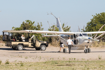Rra Dinare Camp: Am Airstrip