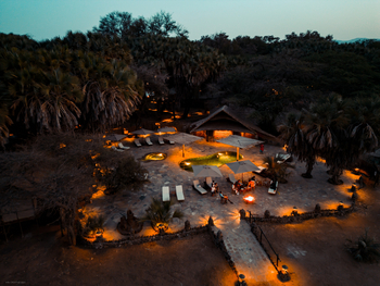 Soroi Larsens Tented Camp: Pool am Abend