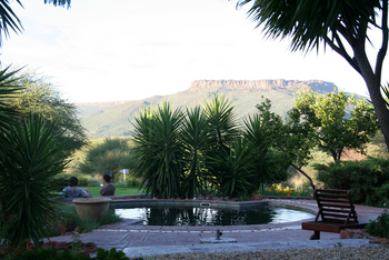 Waterberg Guest Farm: Garten mit Blick