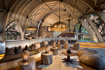 andBeyond Sandibe Okavango Safari Lodge: Lounge