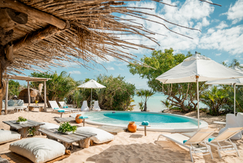 Azura Benguerra Island: Peri Peri Beach Club