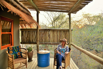 Chobe Bakwena Lodge Chobe Bakwena Lodge: Treetop Chalet - privater Balkon