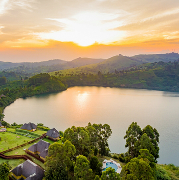 Crater Safari Lodge: See und Vulkanhügel