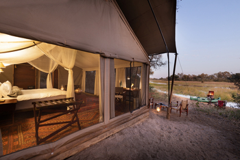 Okavango Explorers Camp Okavango Explorers Camp: Gästezelt und Kanus