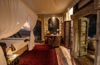 Selinda Camp Selinda Camp: Schreibtisch