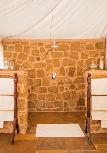 Sujan The Serai: Gemauerte Dusche