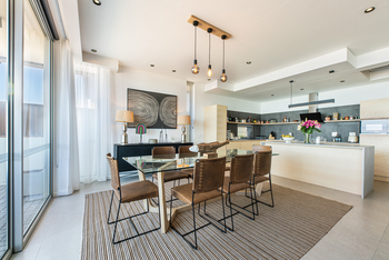 The Pearls Beach Pods: Esstisch