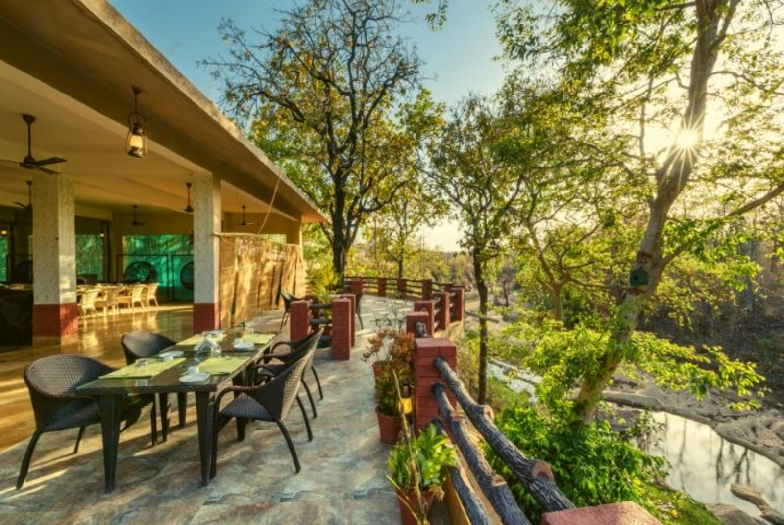 The Riverwood Forest Retreat The Riverwood Forest Retreat: Terrasse