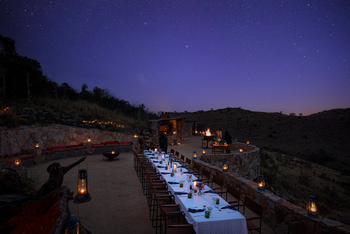 Borana Lodge Borana Lodge: Gedeckter Esstisch unter Sternenhimmel