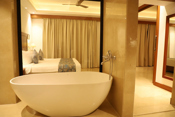 Chandela: Luxury Suite