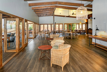 Lemala Mpingo Ridge Lodge: Sitzgruppen