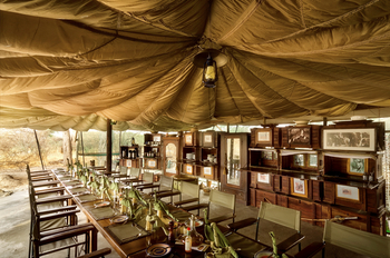 Meno A Kwena Camp Meno A Kwena Camp: Gedeckter Esstisch