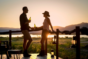 Nyamatusi Camp Nyamatusi Camp: Getränk auf der Terasse