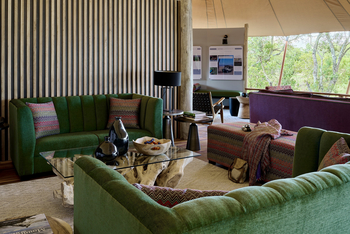 Sanctuary Tambarare Camp: Lounge mit Sitzgelegenheiten