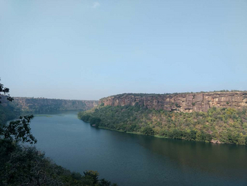 Sawai Vilas: Chambal Sanctuary - Flussufer
