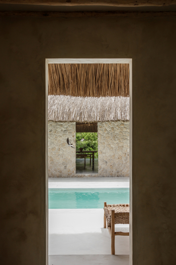 Sussurro: Durchgang zum Pool