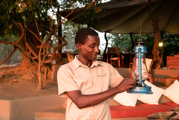 Tena Tena Camp Tena Tena Camp: Laterne anzünden