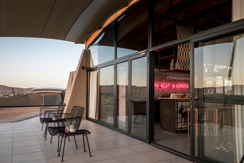 The Desert Grace: Eingang zur Bar