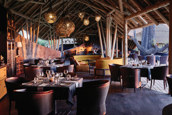 Belmond Eagle Island Lodge: Tische im Speisesaal