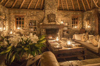 Campi ya Kanzi: Coffee Table