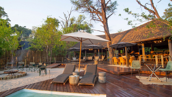 Khwai Expeditions Camp: Hauptbereich mit Pool