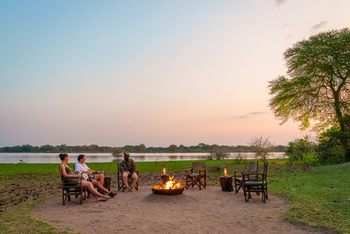 Kuthengo Camp: Am Lagerfeuer