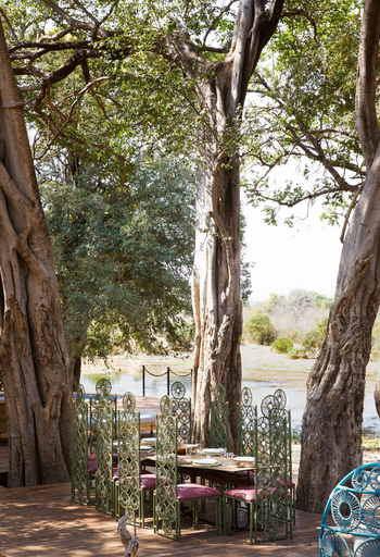 Molori Mashuma: Esstisch