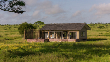 Serengeti Sametu Camp: Twin Suite von außen