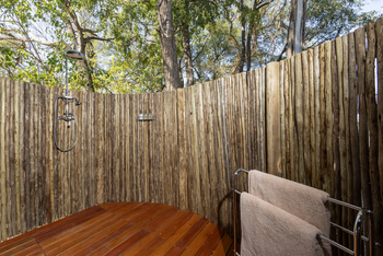 Shinde Footsteps Shinde Footsteps: Außendusche