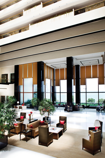 The Oberoi Mumbai: Lobby mit Meerblick