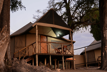 Camp Linyanti Camp Linyanti: Gästezelt mit Balkon