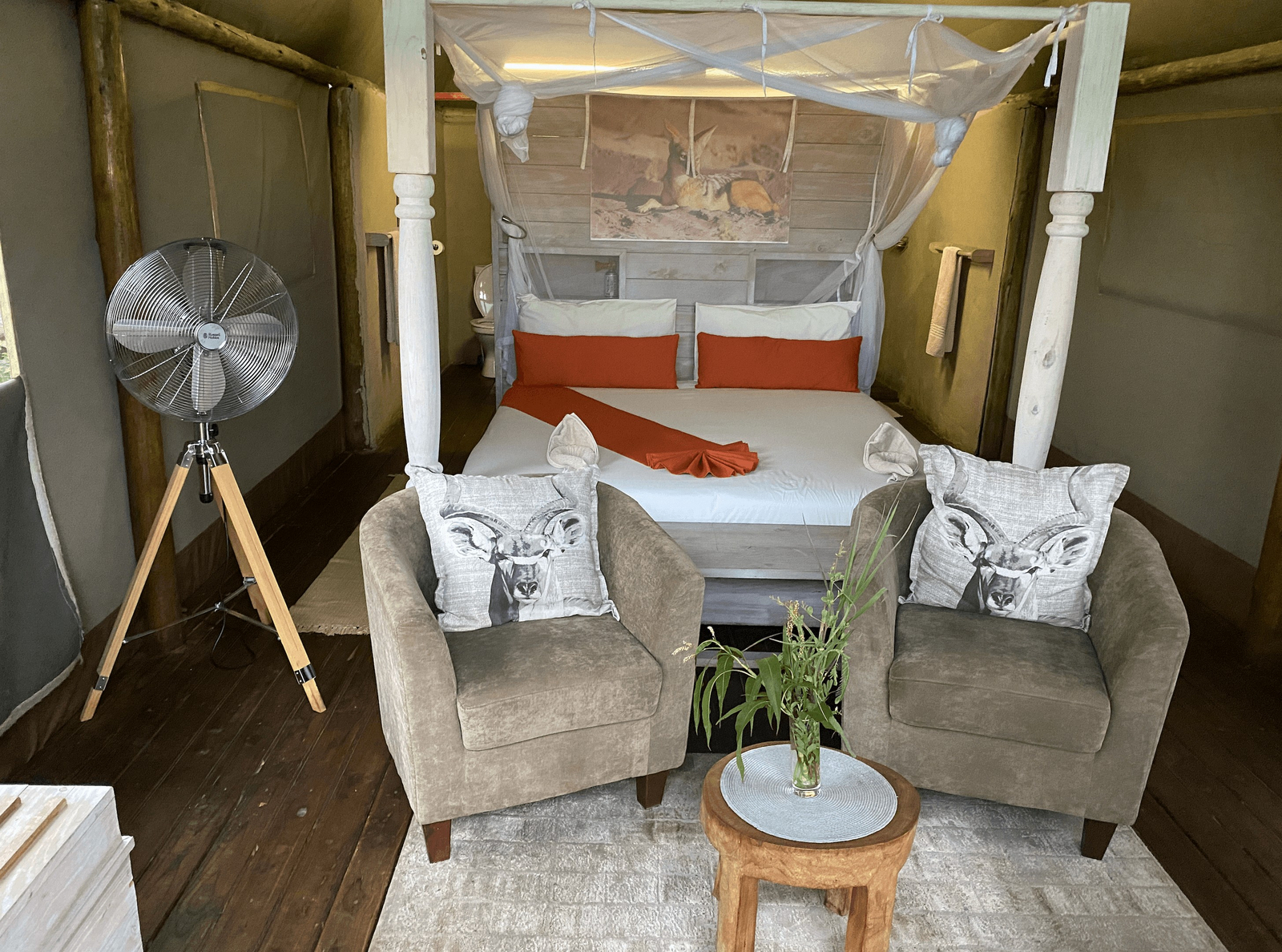 Gomoti River Lodge Gomoti River Lodge: Gästezeltinterieur