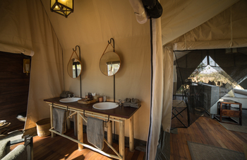 Little Machaba Camp: Doppelwaschtisch