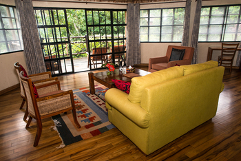 Mahogany Springs Safari Lodge: Family Suite Lounge