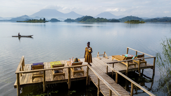 Mutanda Lake Resort: Sonnendeck mit Blick