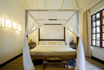 Plantation Lodge: Four-Poster Bed