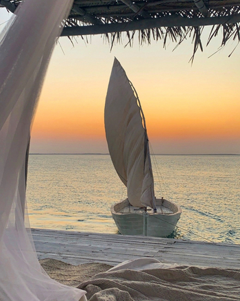 Sussurro: Warmes Licht und Dhow