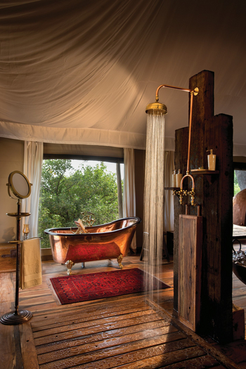 The Dhow Suite at Zarafa: Kupferne Badewanne