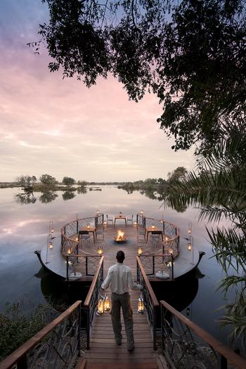 Thorntree River Lodge Thorntree River Lodge: Floating Boma mit Laternen