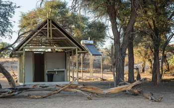 Kalahari Game Lodge Kalahari Game Lodge: Campsite-Chalet