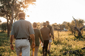 Mogotlho Safari Lodge Mogotlho Safari Lodge: Walking Safari