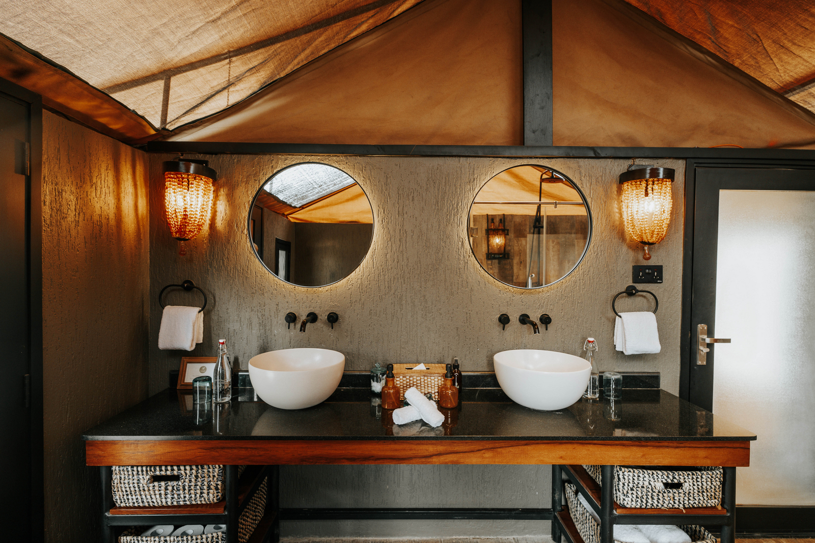 Nimali Tarangire Camp Nimali Tarangire Camp: Doppelwaschtisch