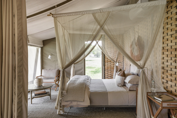Singita Sabora Tented Camp: Suite Innenansicht