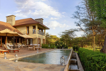 Siringit Villa: Poolterrasse